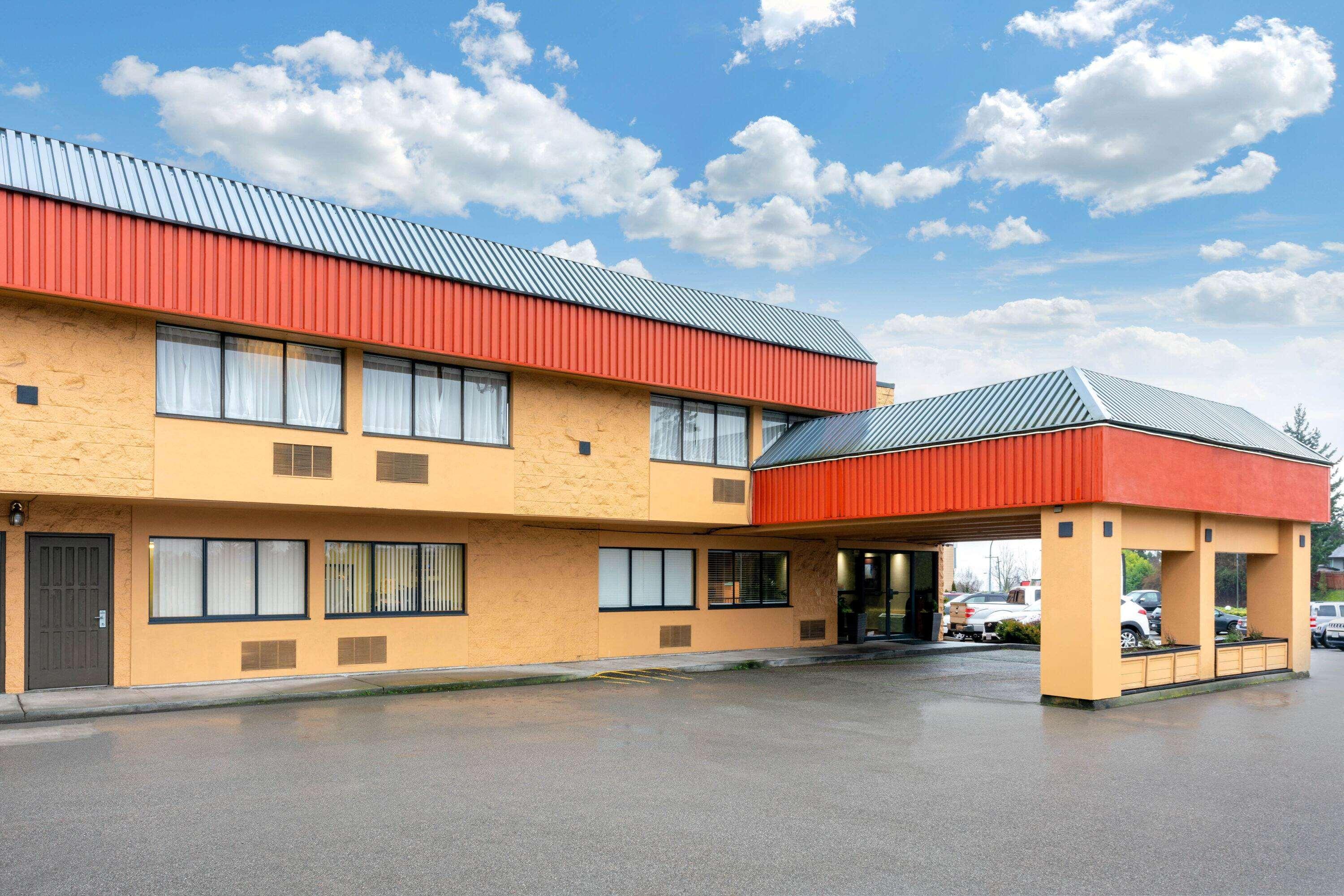 Ramada By Wyndham Coquitlam Hotel Exterior photo